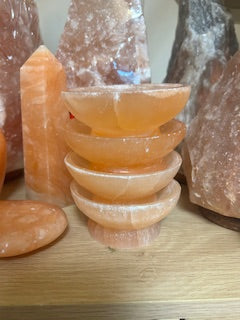 Polished Peach Selenite Bowl – Transformation, Protection, & Visualization